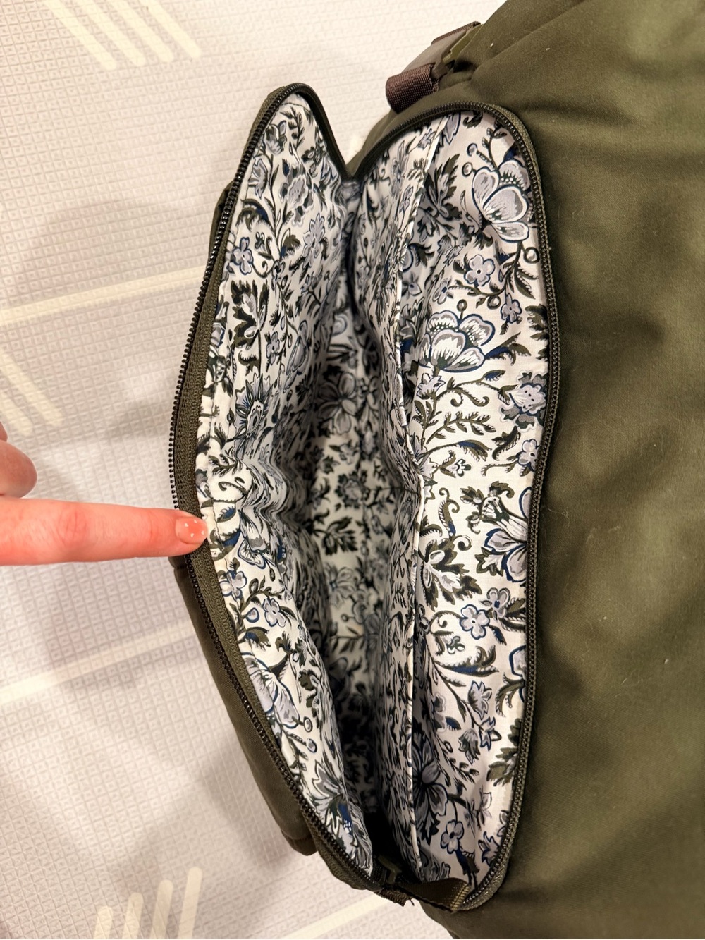 Vera Bradley Olive Green Utility Tote Bag with Removable Strap - Picture 2 of 10